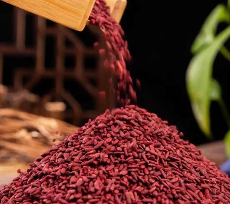 What medication should be avoided with red yeast rice